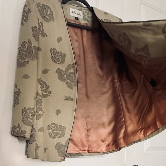 Nolan Miller Women’s Beige Blazer and Vest. Size 4 - Picture 4 of 5